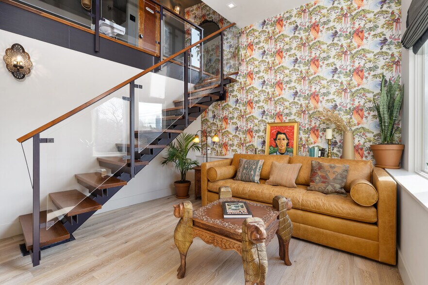 More Photos Of 1123 E 11th St, Austin Hotel For Sale