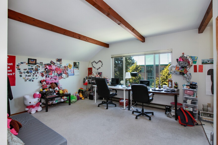 More Photos Of 5030 15th Ave NE, Seattle Apartments For Sale