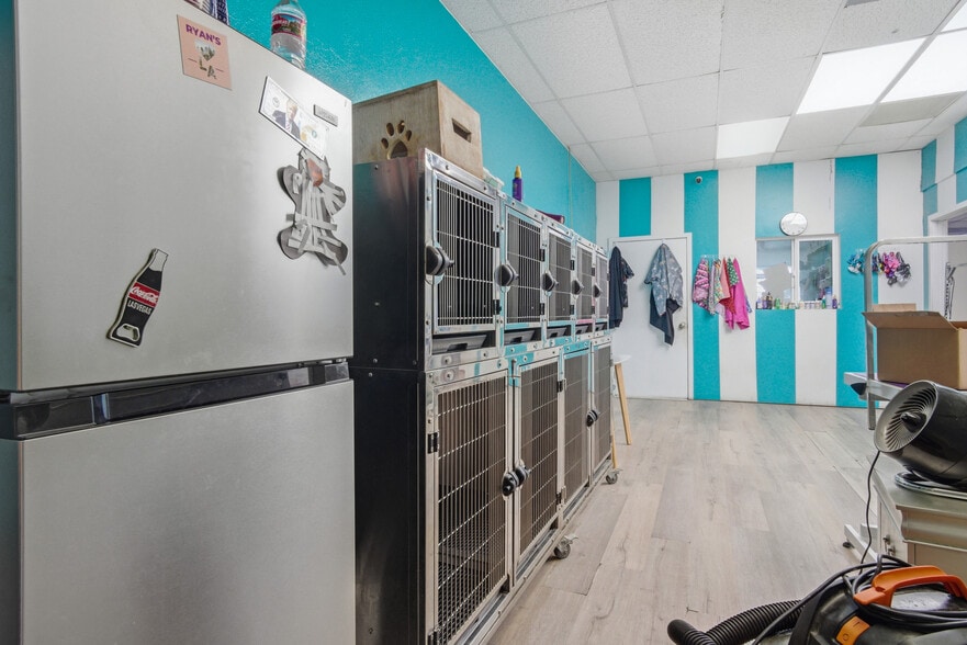 More Photos Of 4306-4310 W Victory Blvd, Burbank Storefront Retail Office For Sale