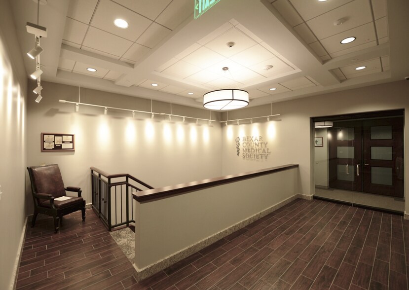 More Photos Of 4334 N Loop 1604 W, San Antonio Medical For Lease