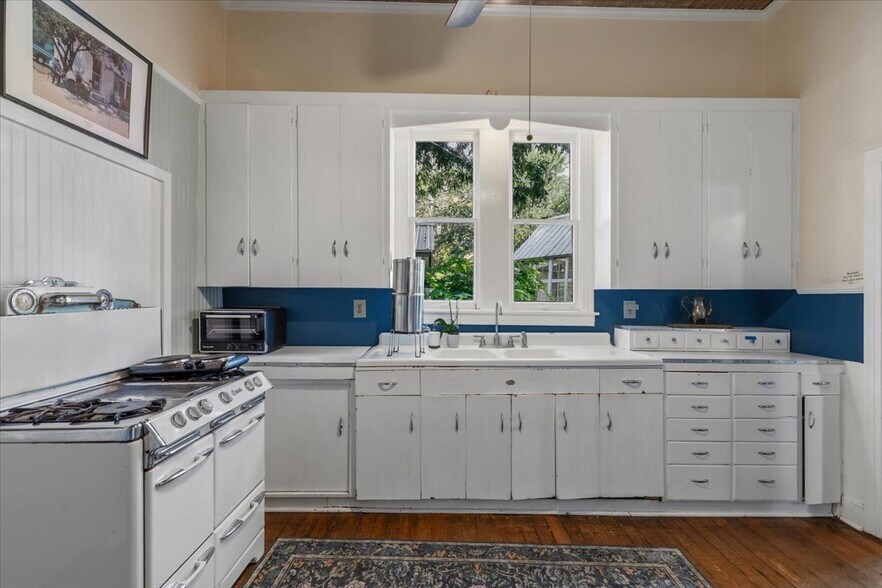 More Photos Of 702 E Main St, Round Rock Office Residential For Sale