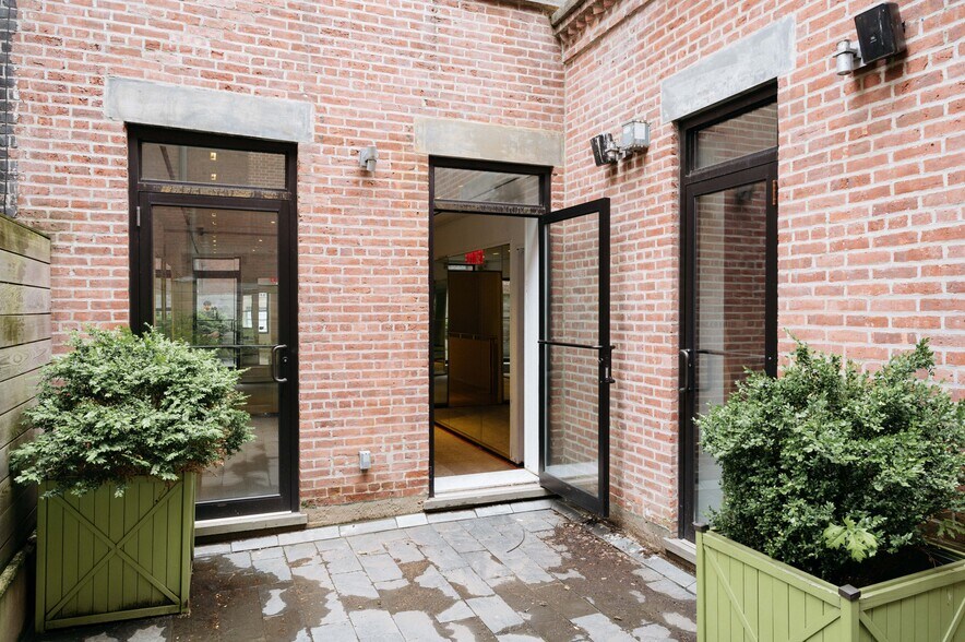 More Photos Of 797 Madison Ave, New York Storefront Retail Office For Sale