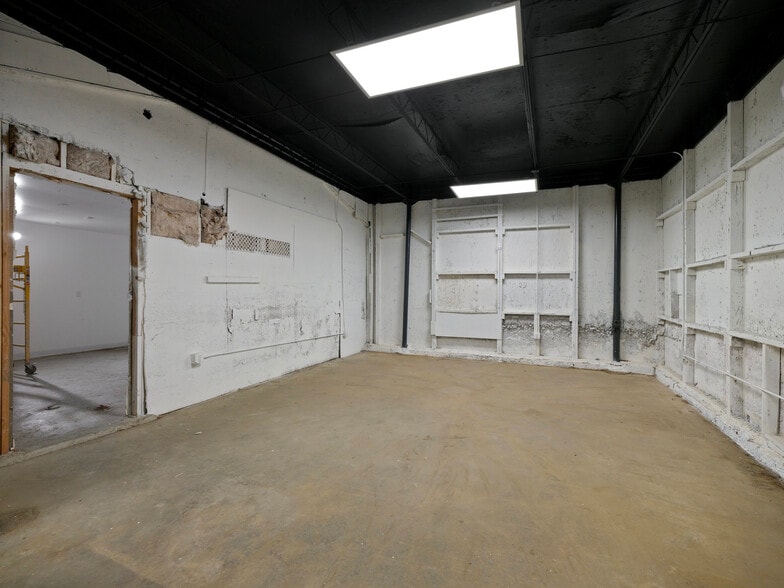 More Photos Of 2215 Randolph St, Huntington Park Manufacturing For Sale
