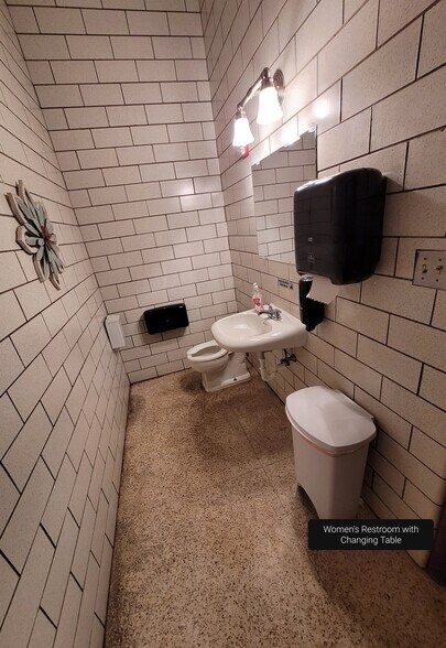 More Photos Of 615 E 3rd St, Kimball Restaurant For Sale