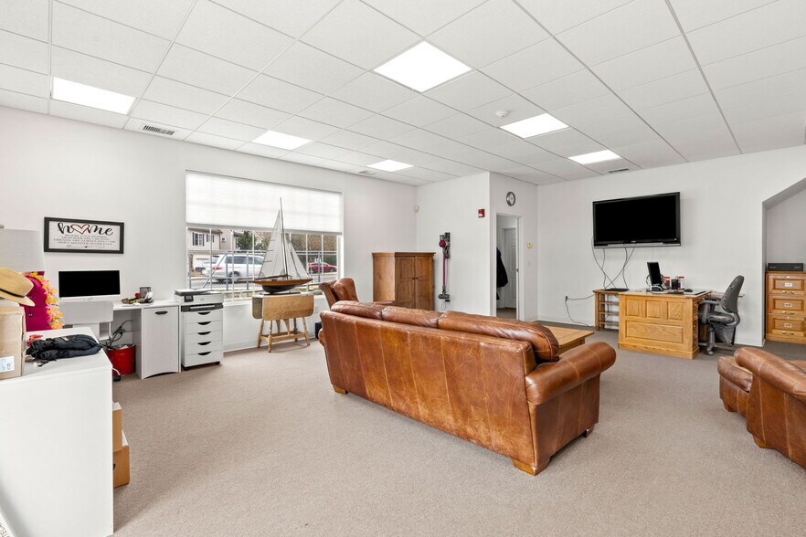 More Photos Of 112 Liberty St, Danvers Marina For Sale
