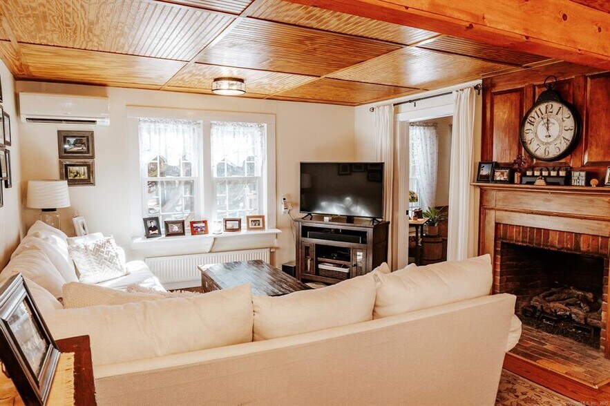 More Photos Of 42 Hyde Rd, Brooklyn Hospitality For Sale