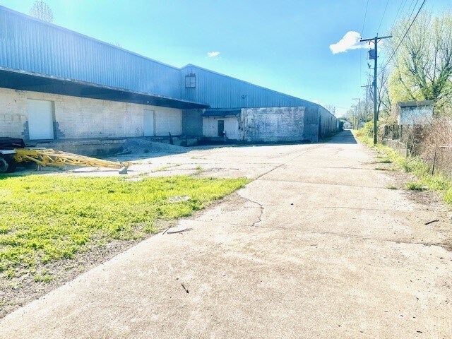 More Photos Of 211 Swans Ln, Saint Albans Industrial For Sale