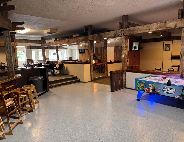 More Photos Of 4200 River Rd N, Salem Restaurant For Sale