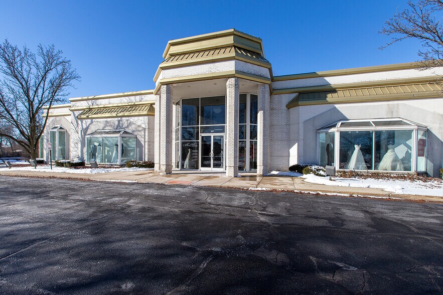 More Photos Of 607 E Golf Rd, Schaumburg Freestanding For Sale