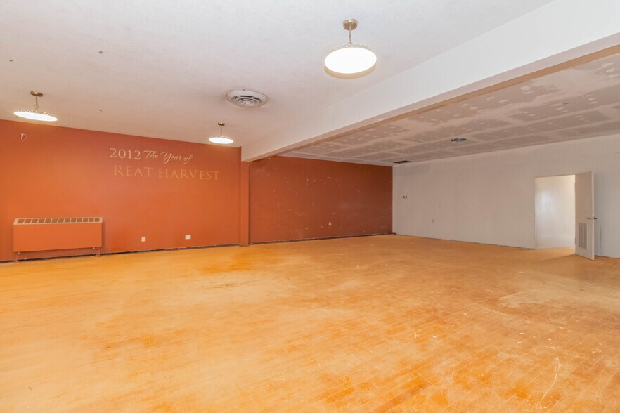 More Photos Of 811-825 S 3rd St, Renton Storefront Retail Office For Lease