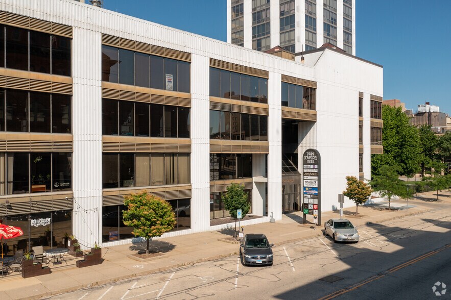 More Photos Of 456 Fulton St, Peoria Office For Sale