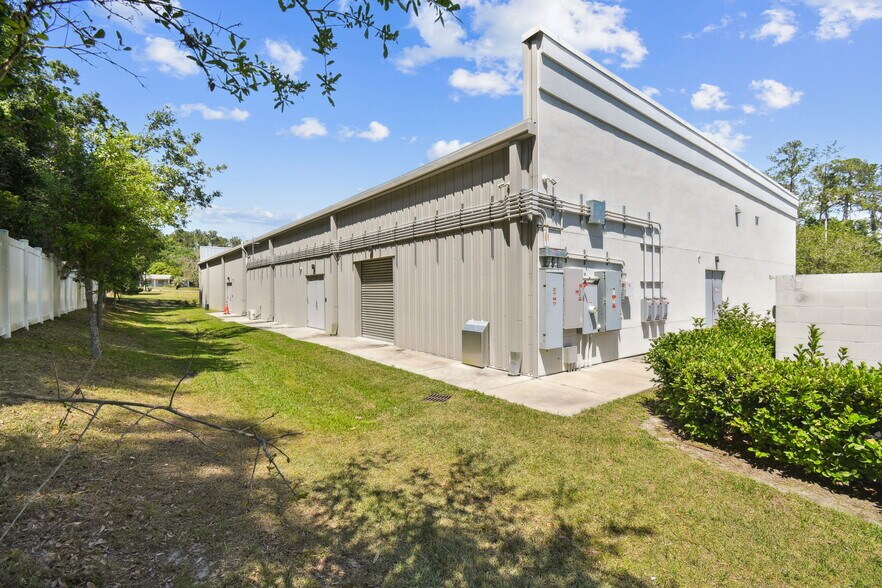 More Photos Of 924 Hale Ave, Brooksville Office For Sale