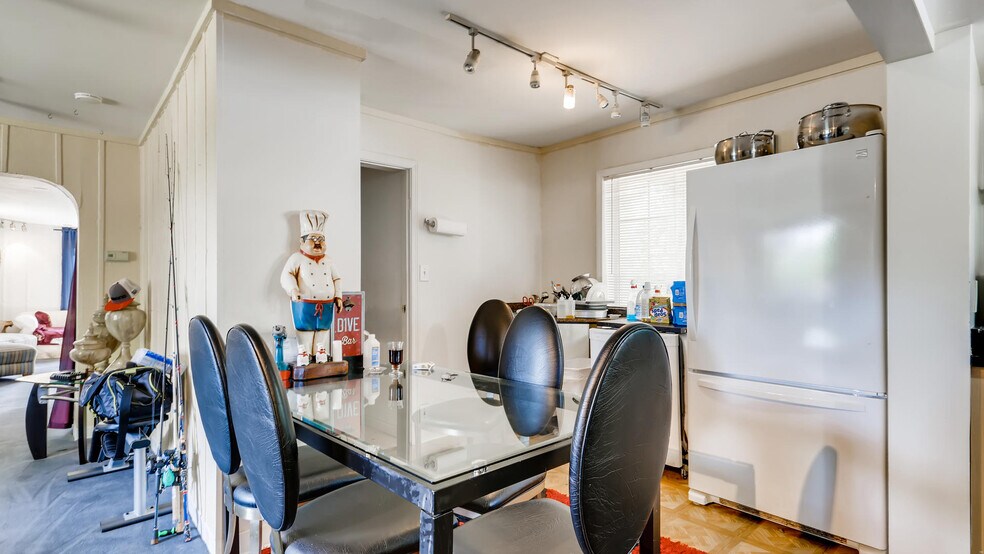 More Photos Of 231 N Milwaukee Ave, Wheeling Freestanding For Sale