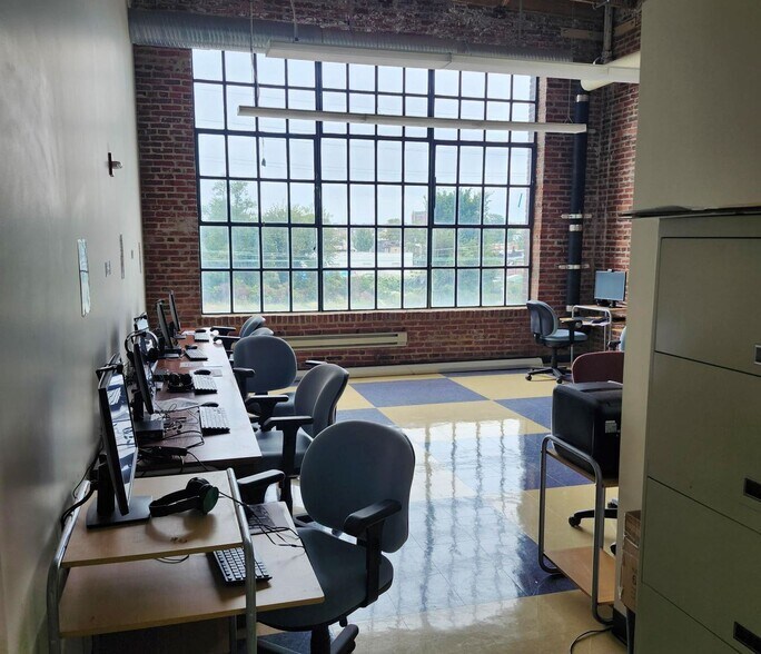 More Photos Of 901 N Milton Ave, Baltimore Office For Lease