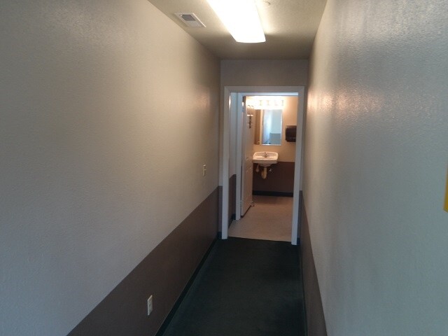 More Photos Of 624 Winchester Ave, Reedsport Office For Sale