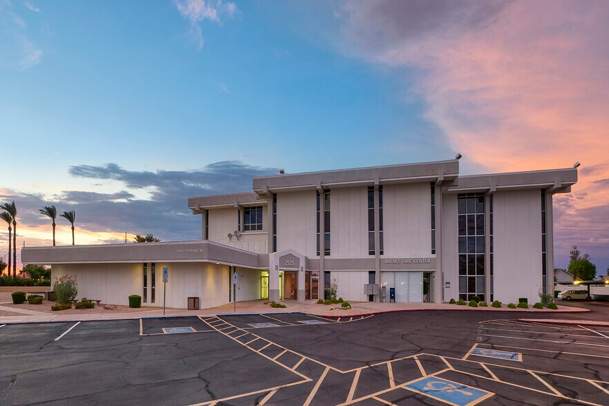 More Photos Of 2525 W Greenway Rd, Phoenix Medical For Lease
