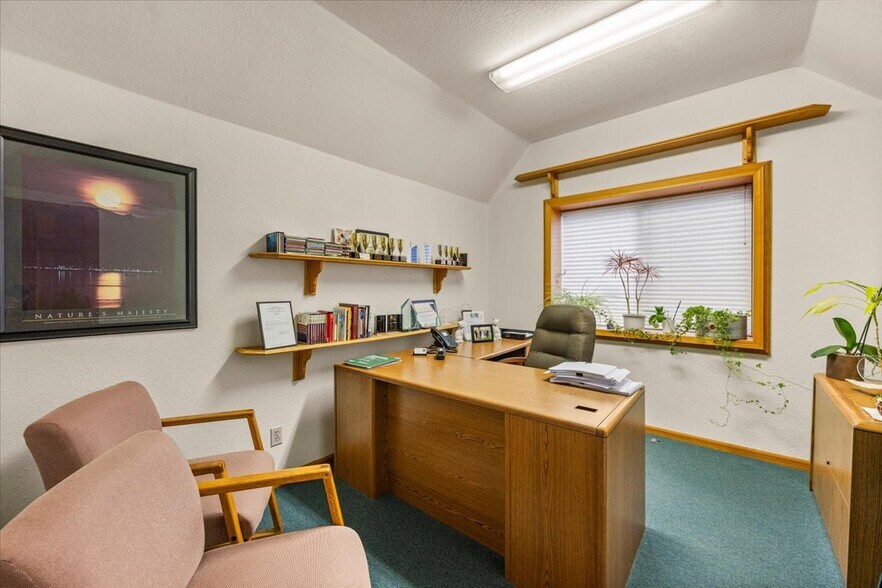 More Photos Of 41609 Big Bear Blvd, Big Bear Lake Office For Sale