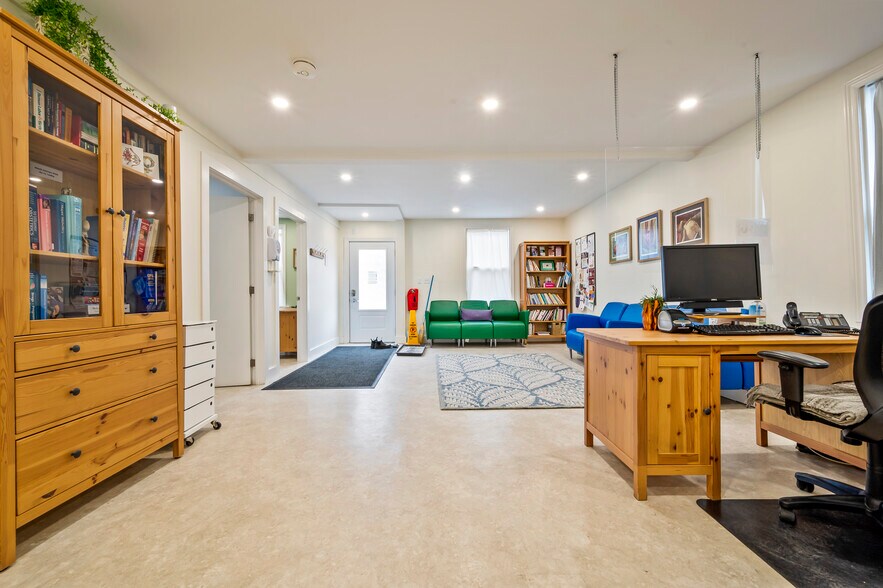 More Photos Of 16 Church St, Orangeville Flex For Sale