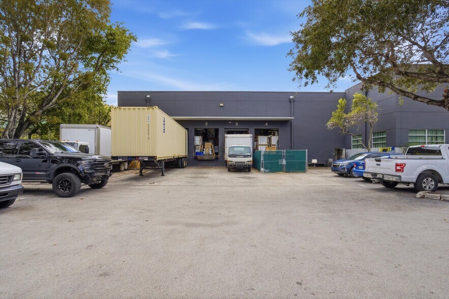 More Photos Of 10880 NW 30th St, Doral Warehouse For Sale
