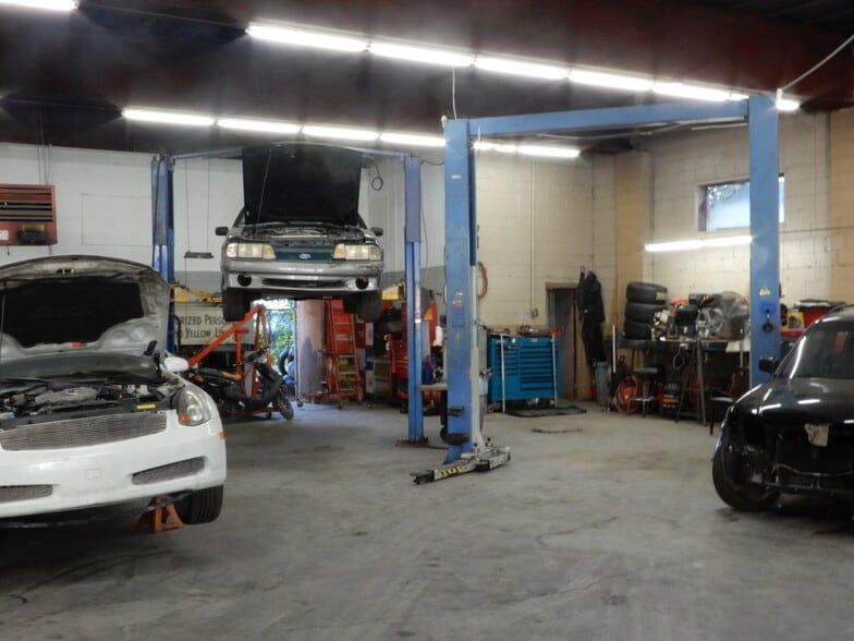 More Photos Of 105 Wood Ave, Bridgeport Light Manufacturing For Sale