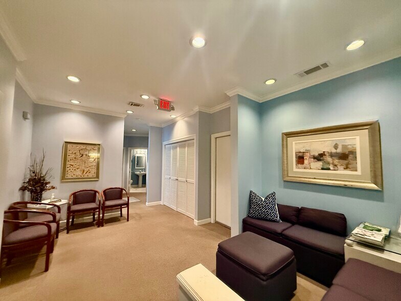 More Photos Of 25 Lenox Pt NE, Atlanta Office For Sale