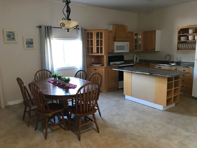 More Photos Of 2551 Petawawa Blvd, Petawawa Freestanding For Sale