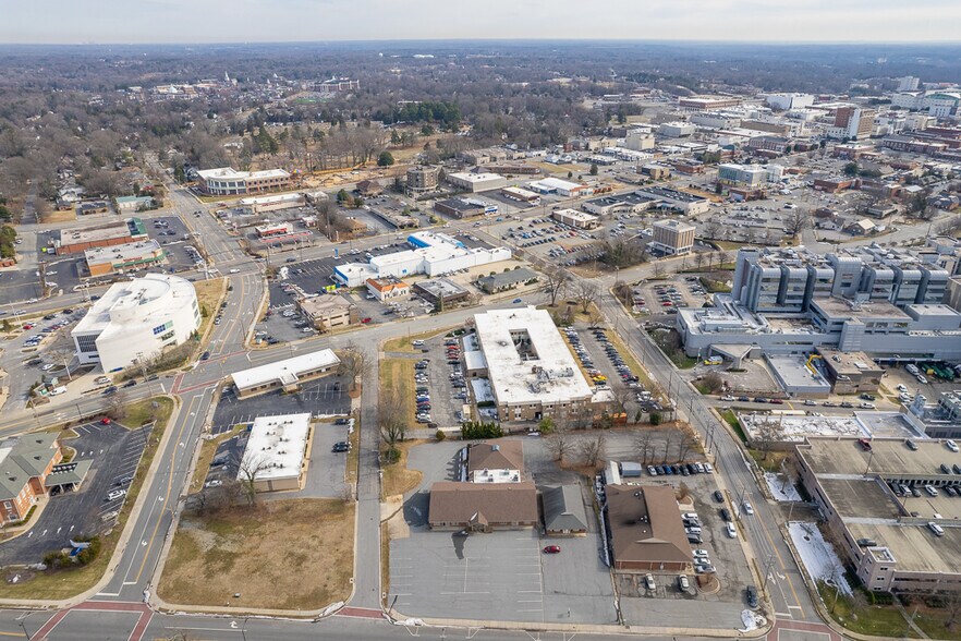 More Photos Of 810 Lindsay St, High Point Medical For Sale