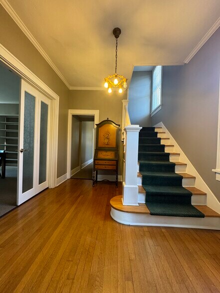 More Photos Of 210 State St, Little Rock Office For Lease