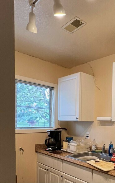 More Photos Of 3004 SE 50th Ave, Portland Office For Sale