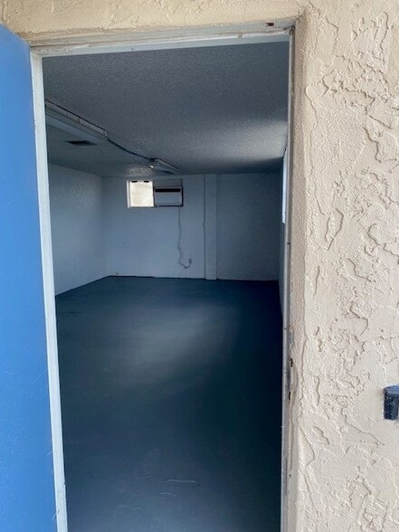 More Photos Of 5800 Houchin St, Naples Self Storage For Lease