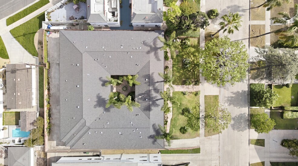 More Photos Of 817 S Windsor Blvd, Los Angeles Apartments For Sale