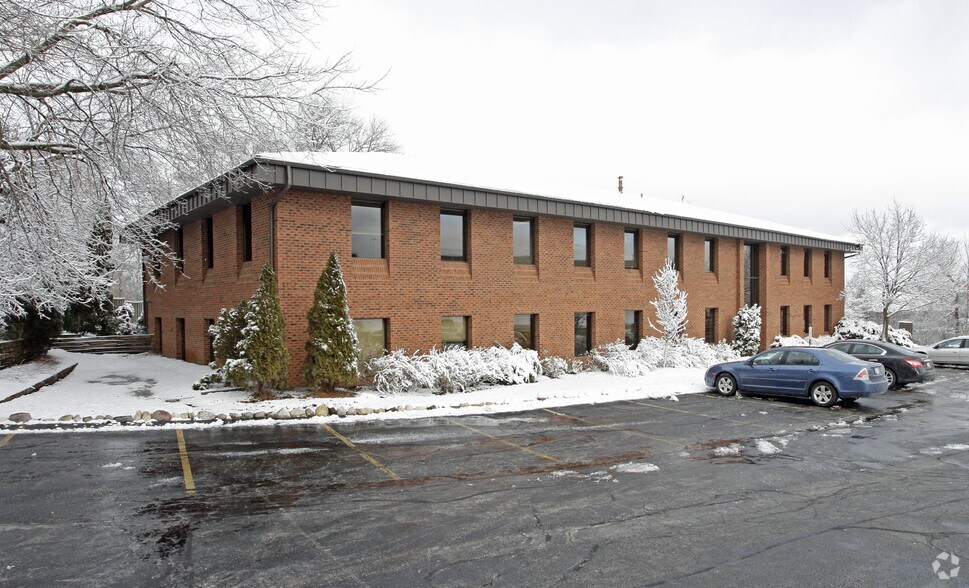 More Photos Of 20700 Watertown Rd, Waukesha Unknown For Lease