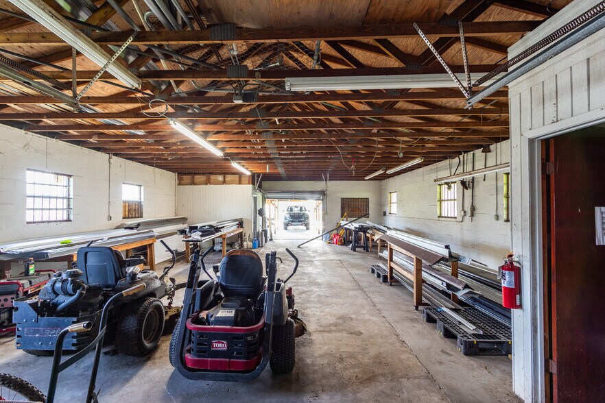 More Photos Of 6901 S 78th St, Riverview Warehouse For Lease