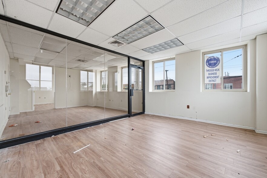 More Photos Of 3800 E Tremont Ave, Bronx Storefront Retail Office For Lease