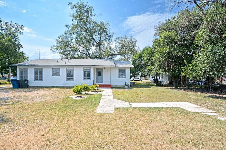 More Photos Of 268 E Mill St, New Braunfels Medical For Lease