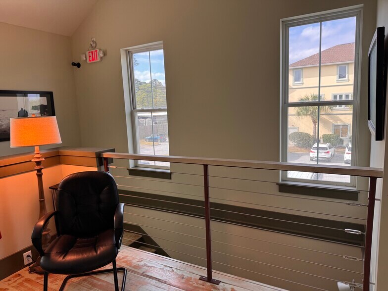More Photos Of 14 Palmetto Way, Bluffton Office For Sale