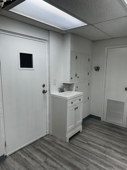 More Photos Of 218 Springfield Rd, Baton Rouge Warehouse For Sale