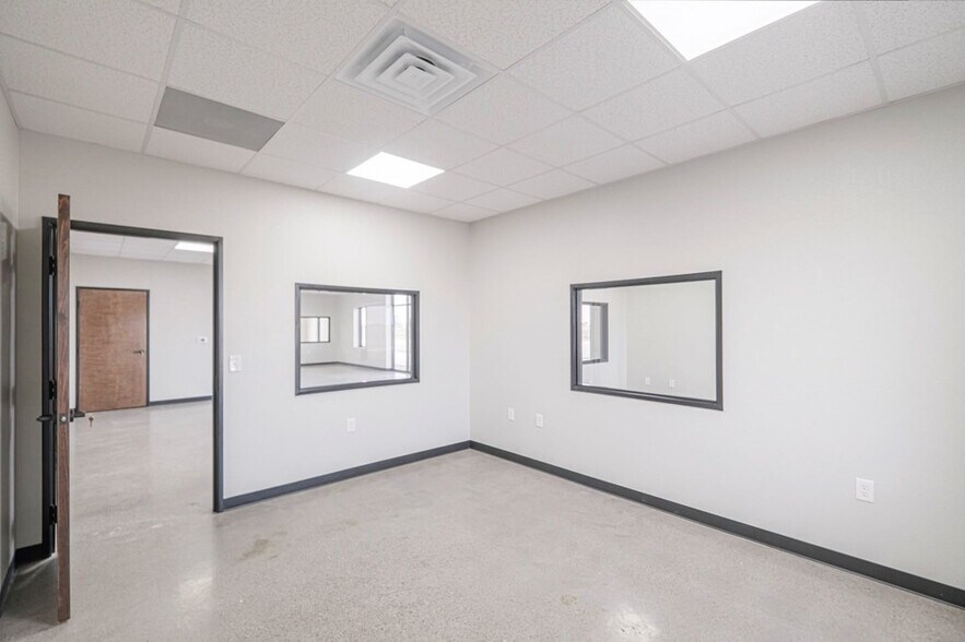 More Photos Of 5261 W Murphy St, Odessa Industrial For Lease