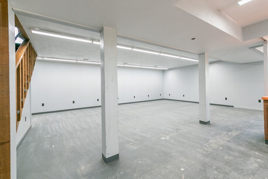 More Photos Of 1116 W Highway 76, Branson General Retail For Lease