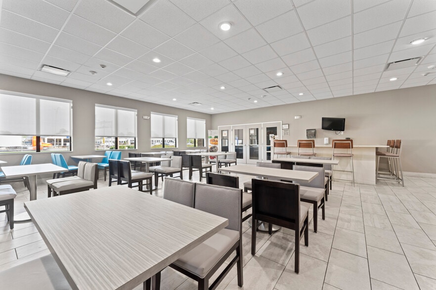 More Photos Of 9970 Airline Hwy, Baton Rouge Hotel For Sale