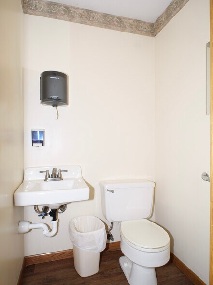 More Photos Of 603 N State St, Girard Medical For Sale