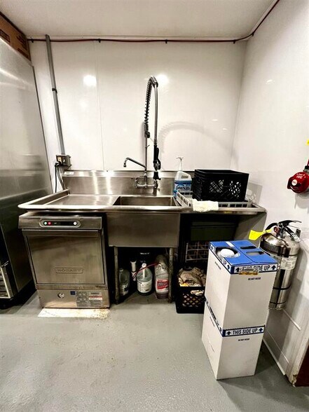 More Photos Of 307 Main St, Hollandale Restaurant For Sale