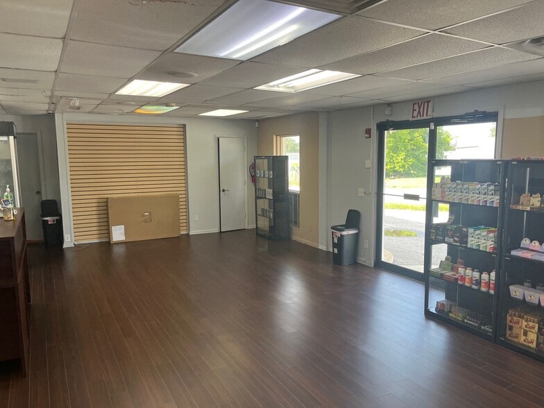 More Photos Of 19 E Broadway St, Oviedo Freestanding For Lease