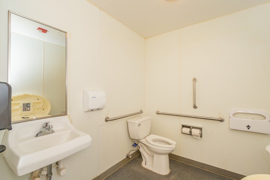 More Photos Of 2814 N Main St, Anderson General Retail For Sale