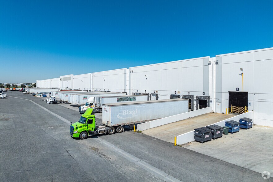 More Photos Of 2020 Piper Ranch Rd, San Diego Distribution For Lease