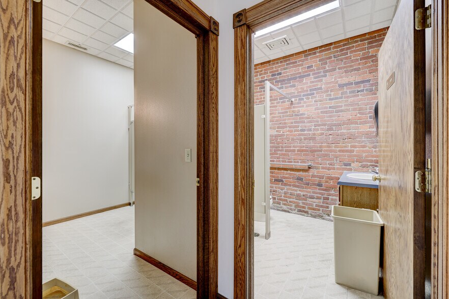 More Photos Of 309 South St, Pella Industrial For Sale