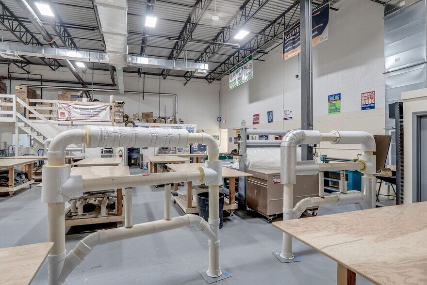 More Photos Of 34 Sullivan Rd, North Billerica Warehouse For Lease