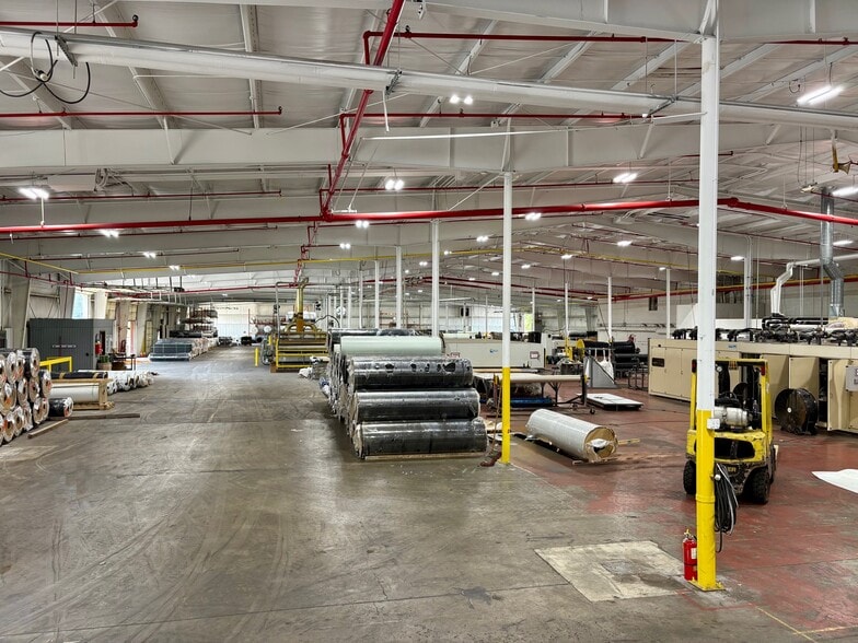 More Photos Of 1701 Conant St, Elkhart Manufacturing For Lease