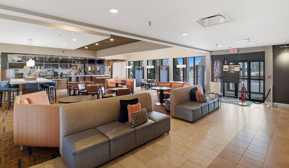 More Photos Of 100 West Algonquin Rd, Arlington Heights Hotel For Sale