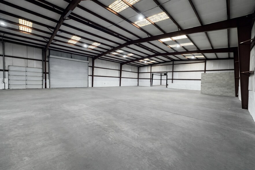 More Photos Of 220 Recker Hwy, Auburndale Warehouse For Lease